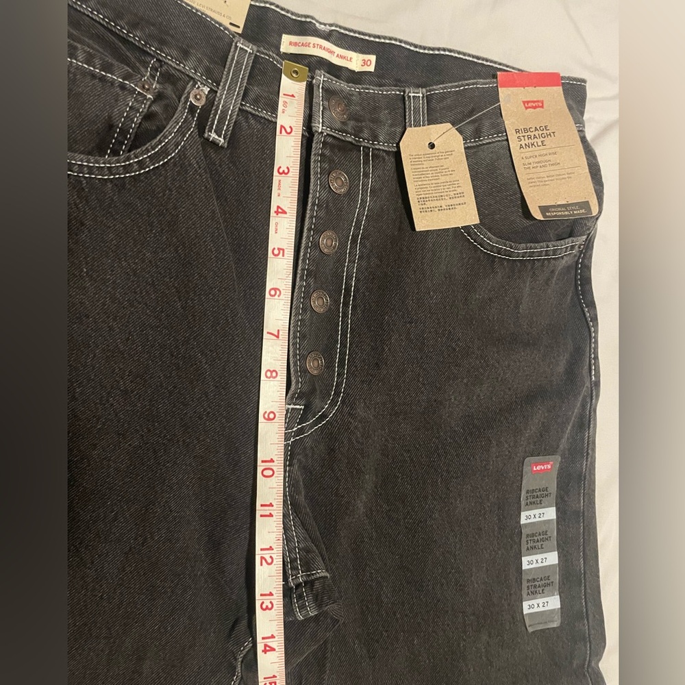 NWT Levi's Women's Ribcage Straight Ankle Jeans Distressed Black Size 30 x 27 - Picture 8 of 9